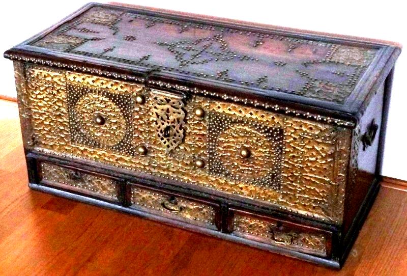 Antique Omani wooden chest mandoos Antique Omani wooden chest mandoos